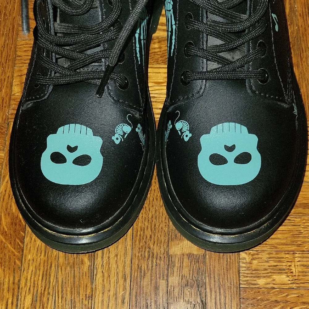 Dr. Martens Kids Skull Skeleton Glow in the Dark Black Boots Size 1